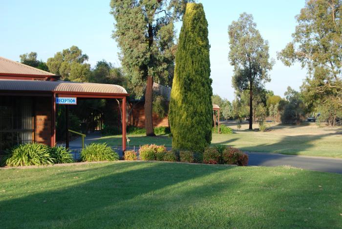 Sportslander Motor Inn Moama Exterior photo