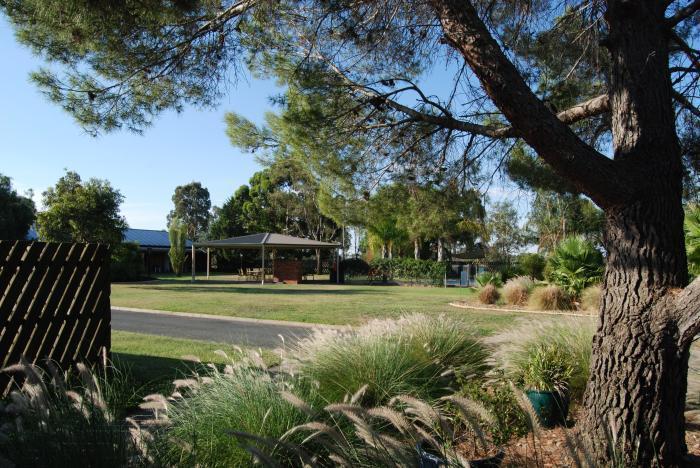 Sportslander Motor Inn Moama Exterior photo