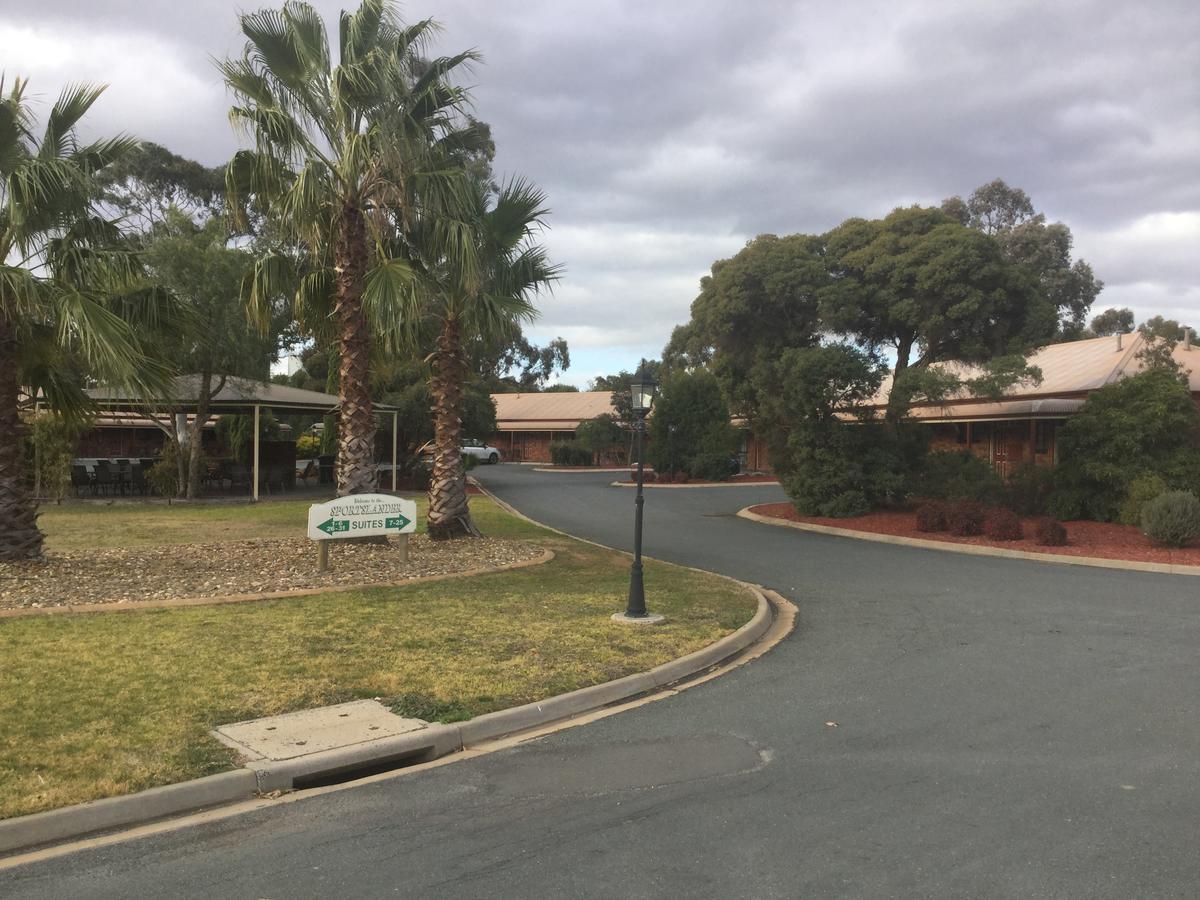 Sportslander Motor Inn Moama Exterior photo