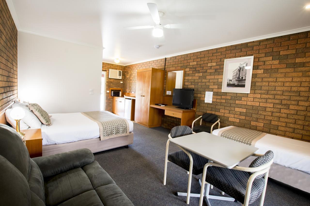 Sportslander Motor Inn Moama Exterior photo