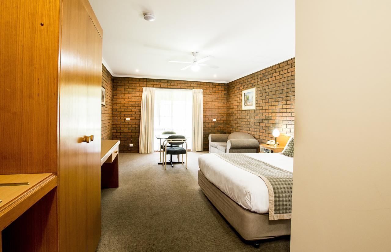 Sportslander Motor Inn Moama Exterior photo