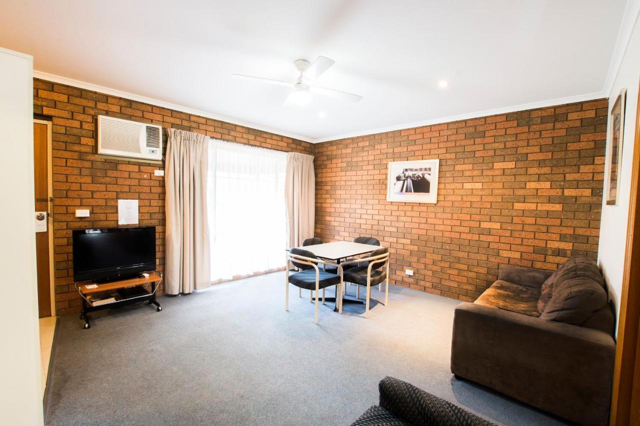 Sportslander Motor Inn Moama Exterior photo