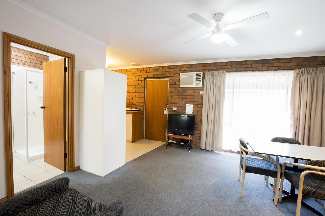 Sportslander Motor Inn Moama Exterior photo
