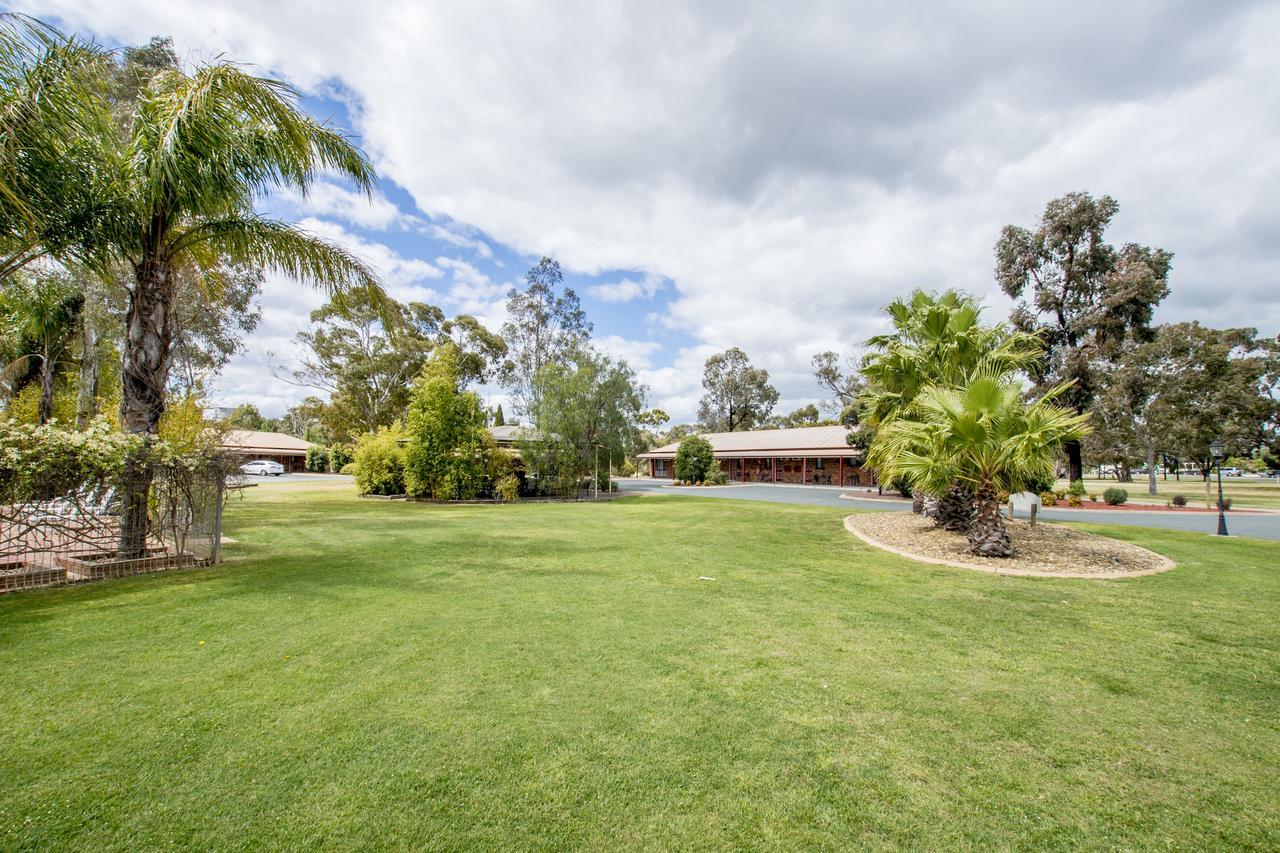 Sportslander Motor Inn Moama Exterior photo
