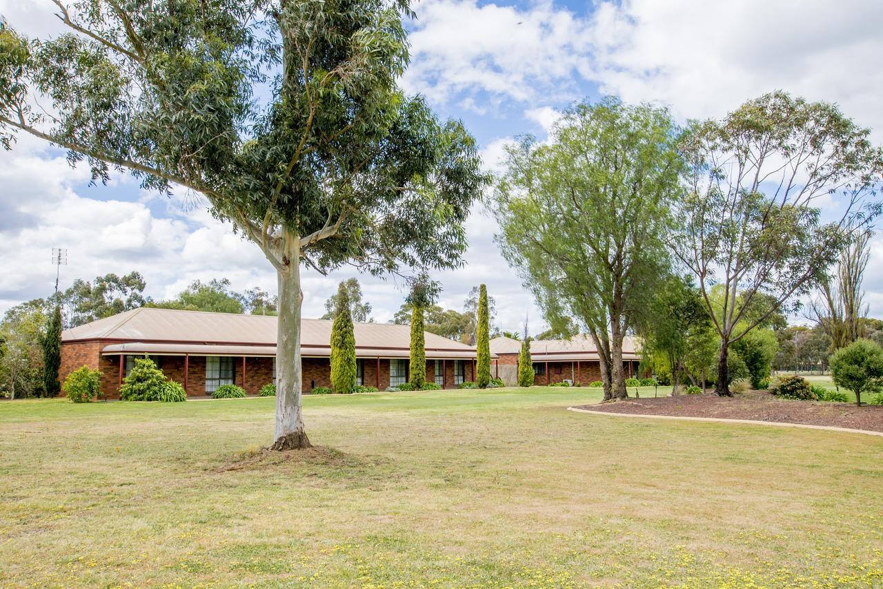 Sportslander Motor Inn Moama Exterior photo