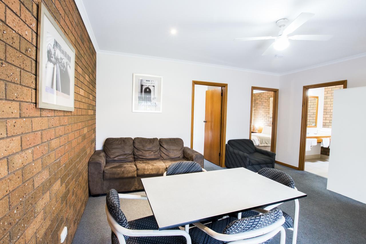 Sportslander Motor Inn Moama Exterior photo