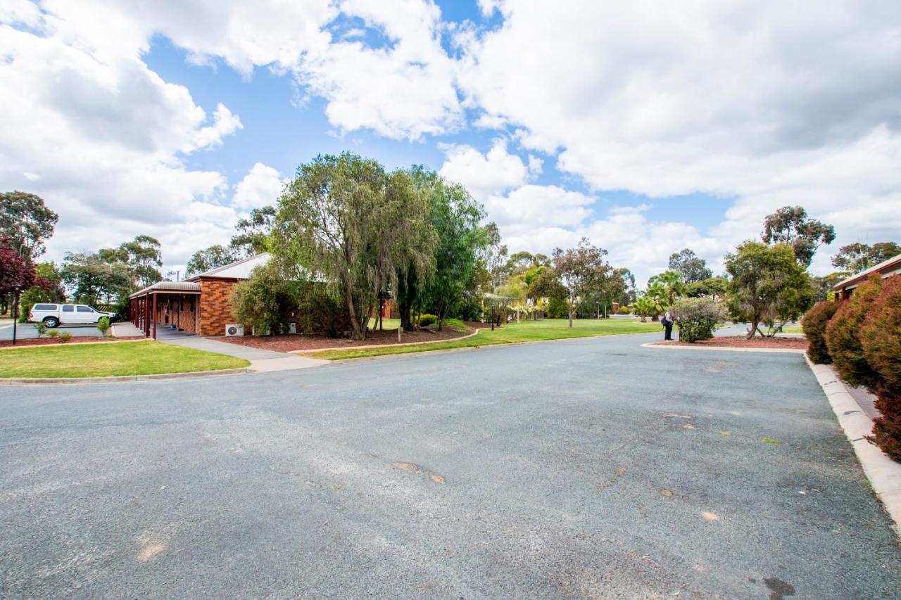 Sportslander Motor Inn Moama Exterior photo