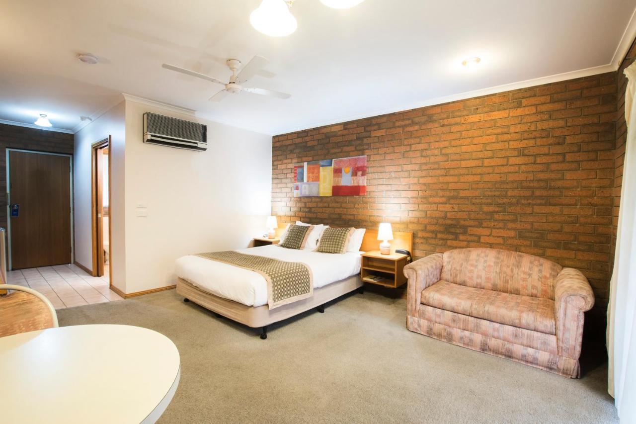 Sportslander Motor Inn Moama Exterior photo