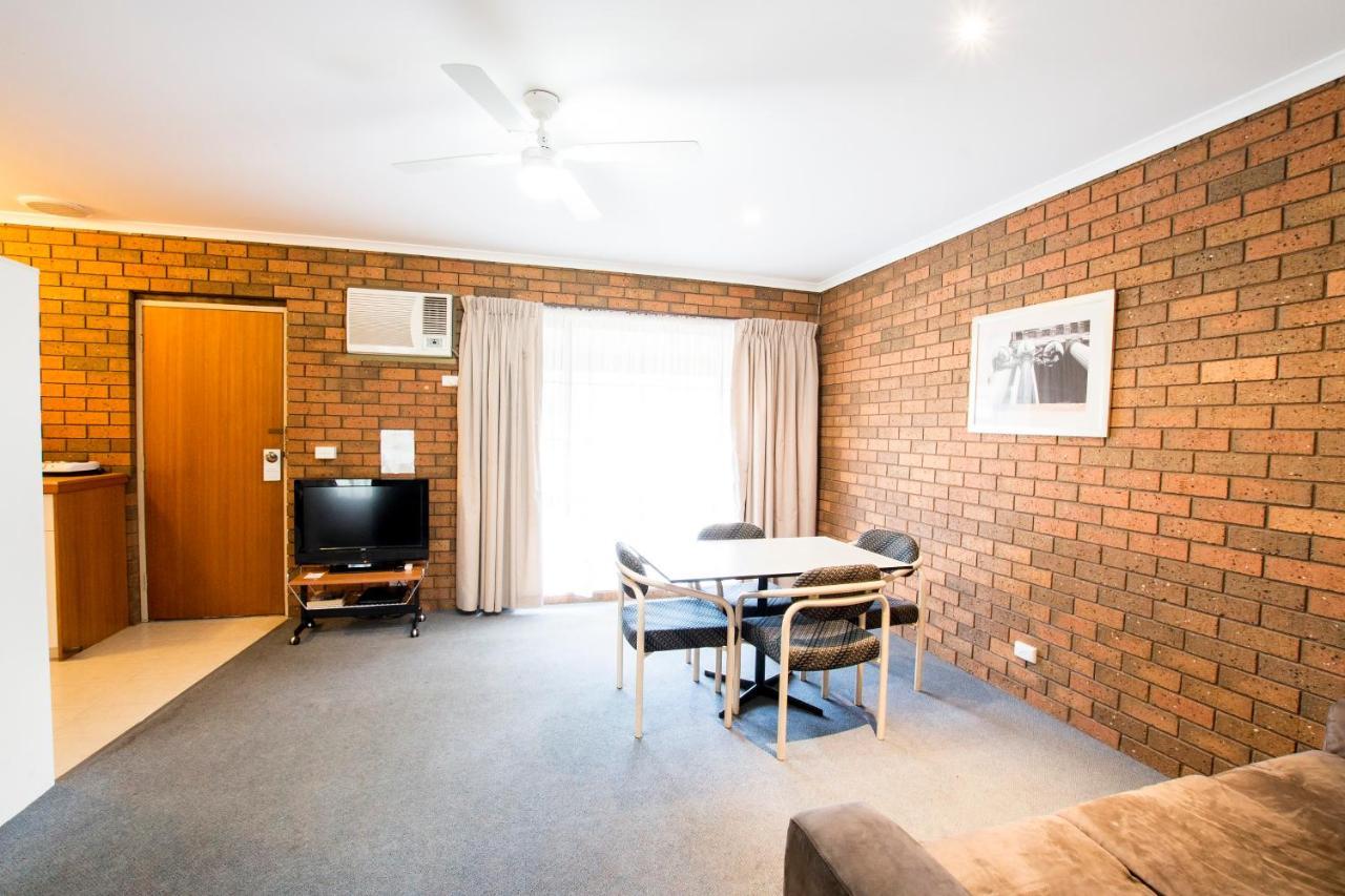 Sportslander Motor Inn Moama Exterior photo