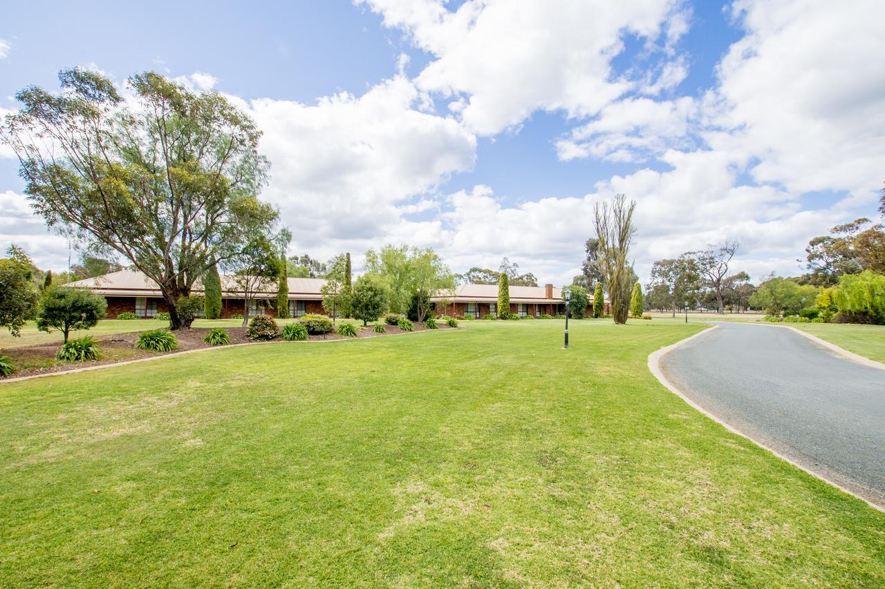 Sportslander Motor Inn Moama Exterior photo